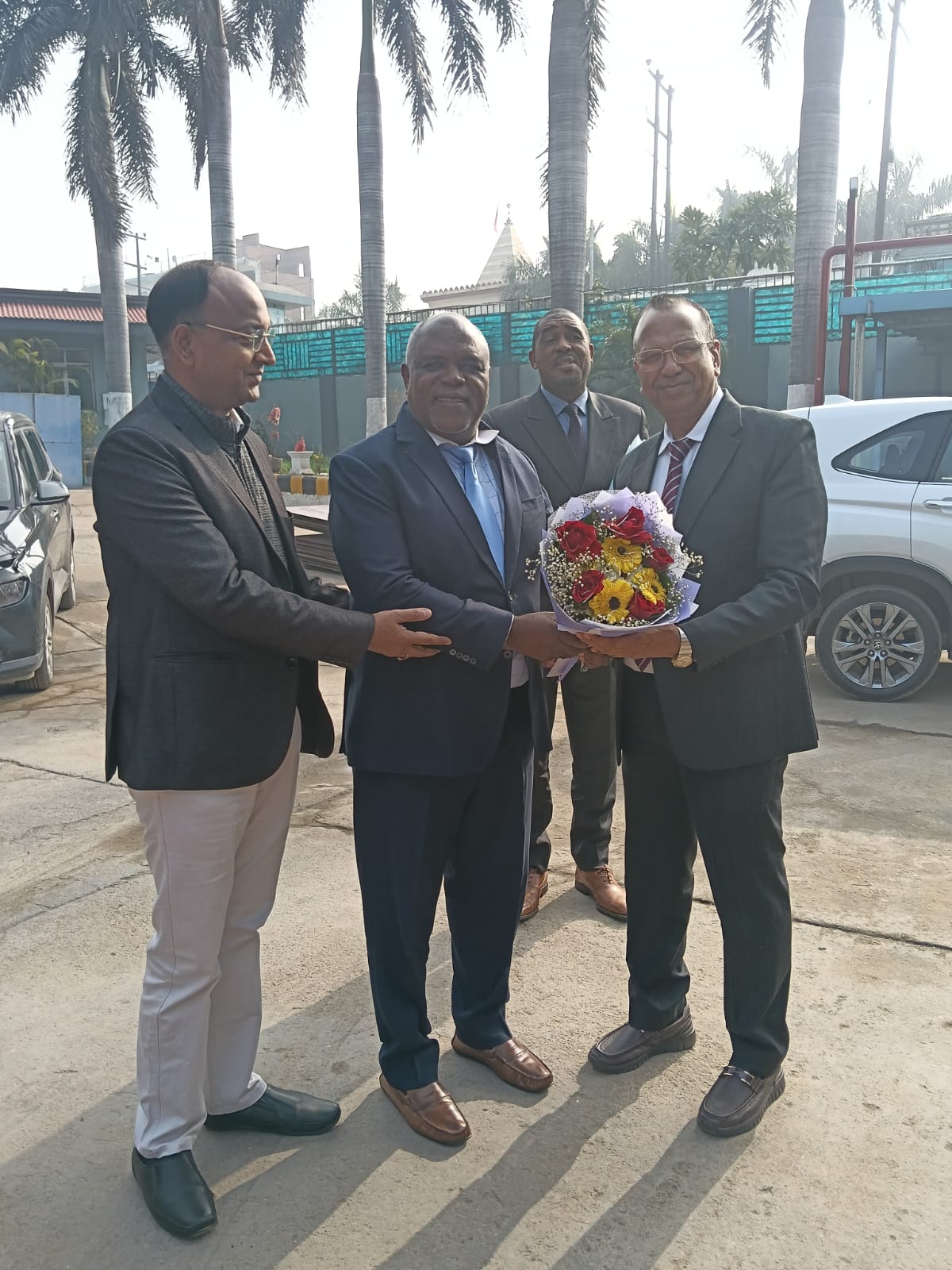 Bouquet exchange welcoming international guests